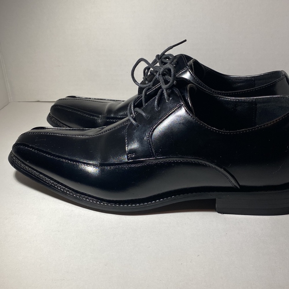 Stacy Adams Bike toe styled lace up shoe. leather memory foam. Classic Oxford